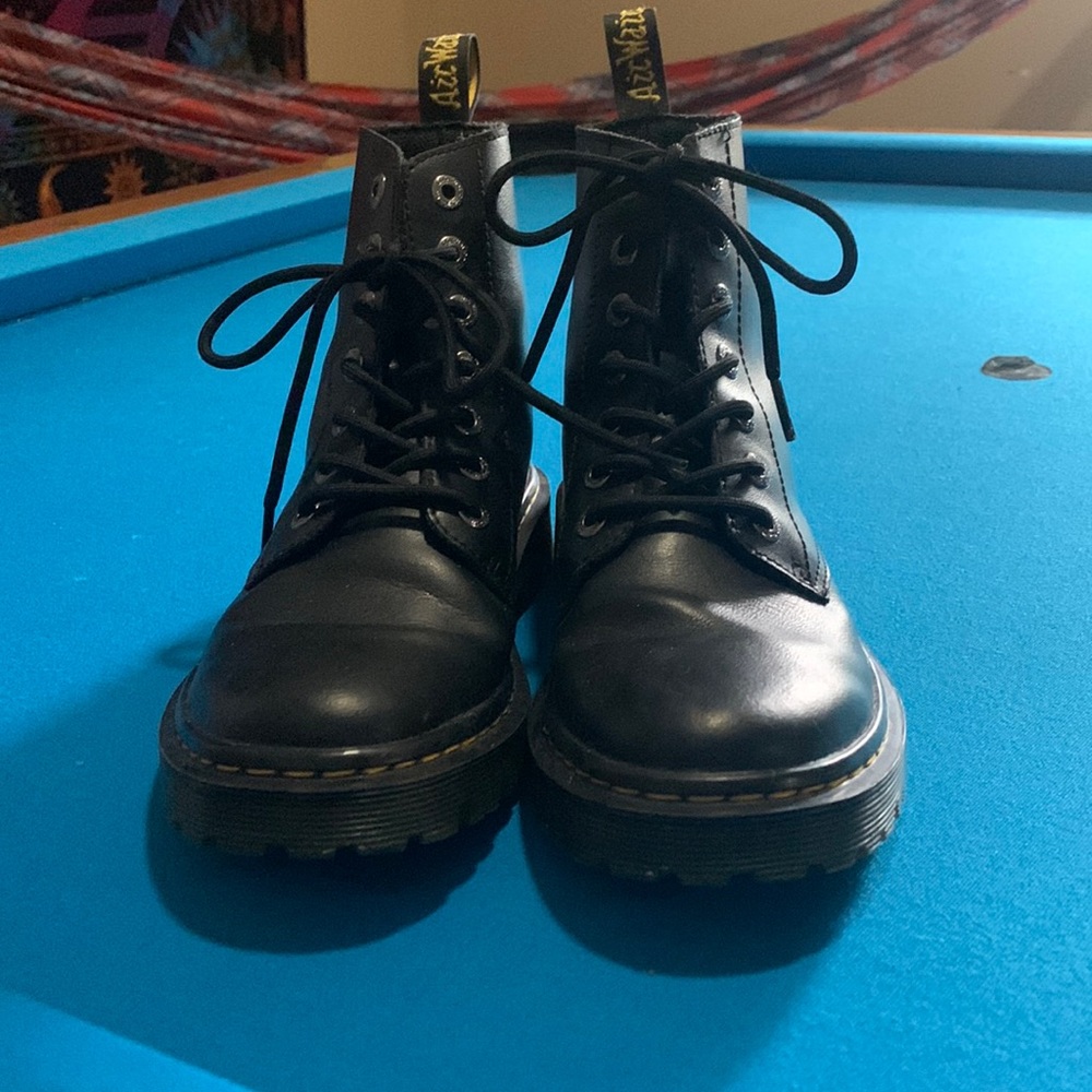 Luana Dr. Martens Boots, Black, size 7 Women